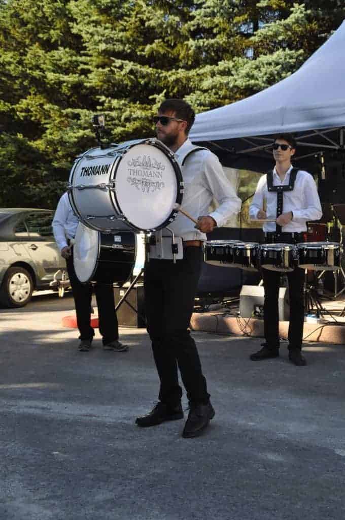 Musiker mit großer Trommel beim Friedbergfest im Wohnpark Friedberg in Suhl