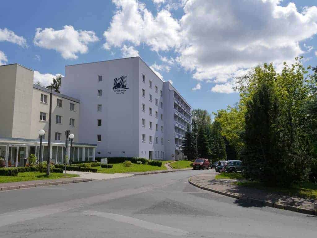Wohnhaus mit Zufahrt im Wohnpark im Wohnpark Friedberg in Suhl