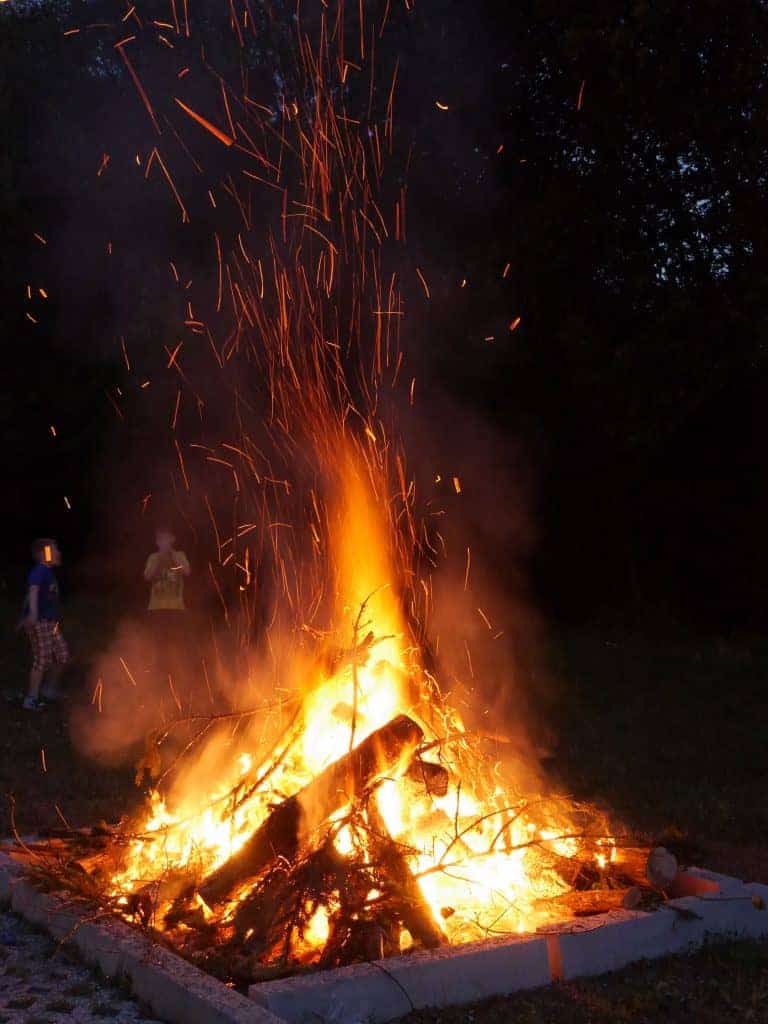 Lagerfeuer beim Friedbergfest im Wohnpark Friedberg in Suhl